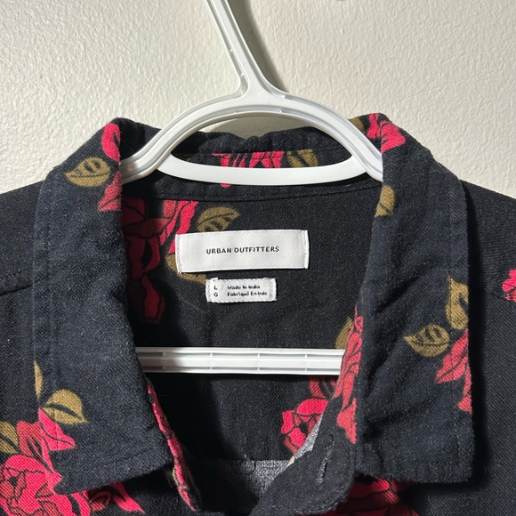 UO Rose Pattern Button-Up Shirt Long Sleeves - Picture 3 of 4